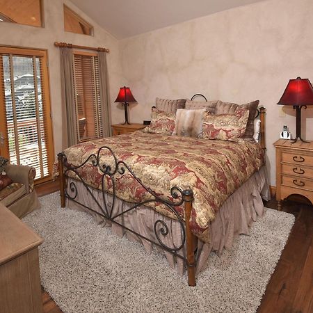 Elkhorn Lodge Ейвън Екстериор снимка