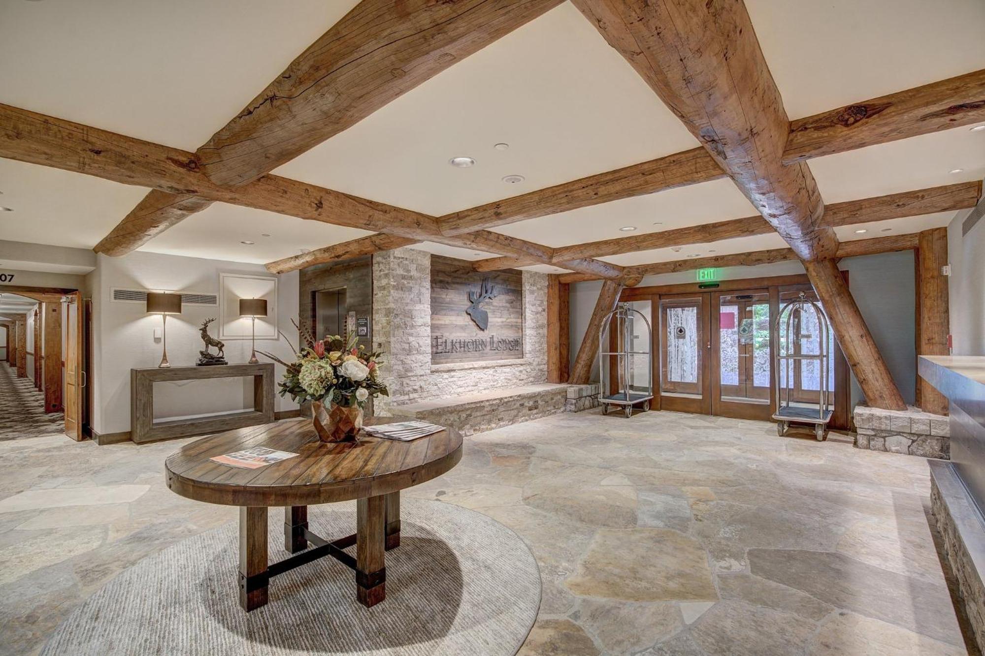 Elkhorn Lodge Ейвън Екстериор снимка