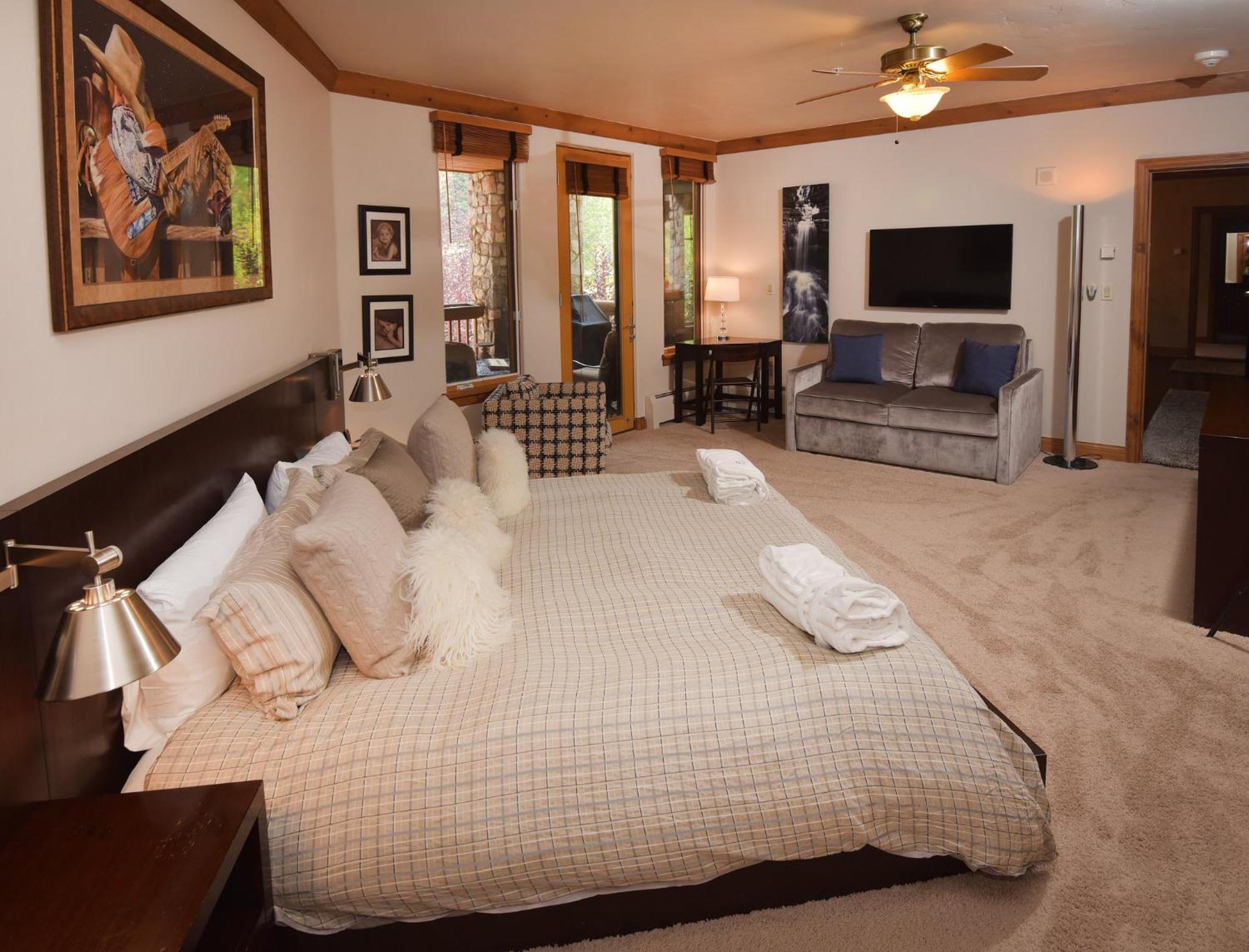 Elkhorn Lodge Ейвън Екстериор снимка