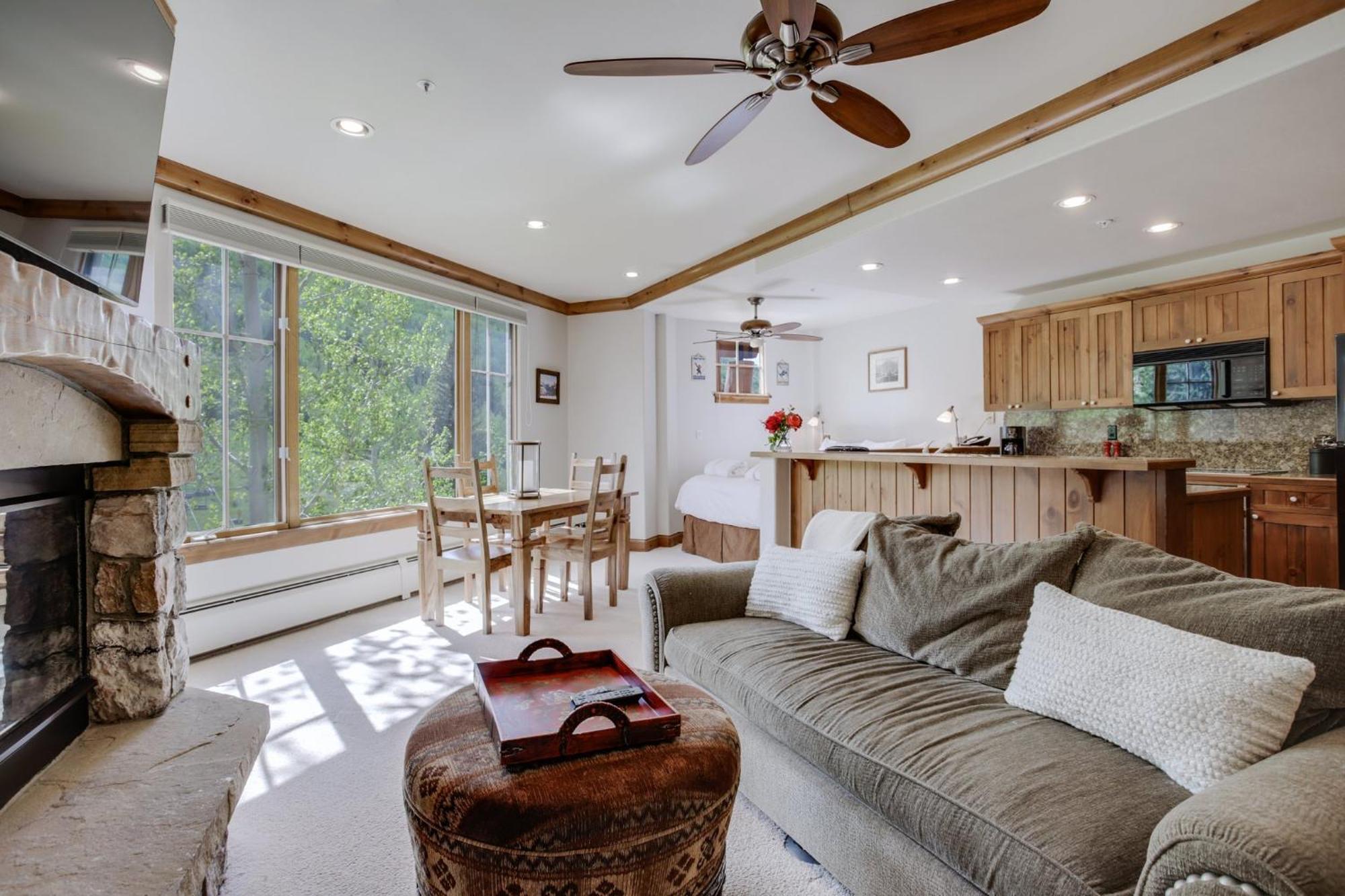 Elkhorn Lodge Ейвън Екстериор снимка